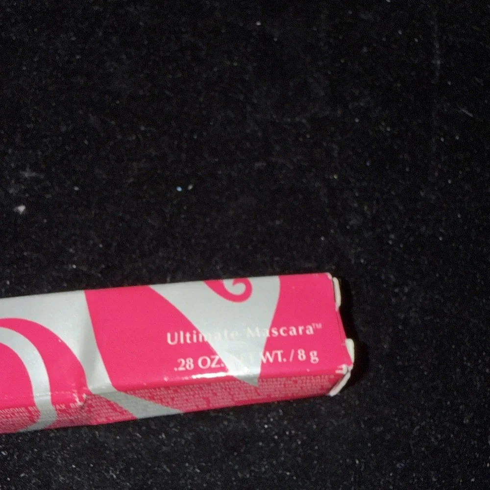 New Rare Mary Kay Ultimate Lash Lengthening Black Mascara NIB Smudge Proof. 5572